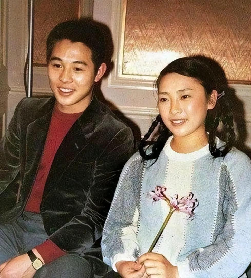 曾经，李连杰和黄秋燕也是令人羡慕的一对。然而，34年前，在黄秋燕怀着二胎时，李连