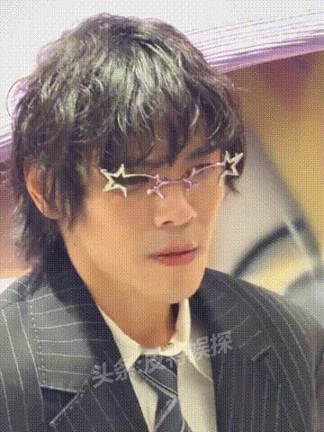 没有你妈，你能找到这么好的老婆？你妈才是狠角色。近日，香港演员向佐发文，