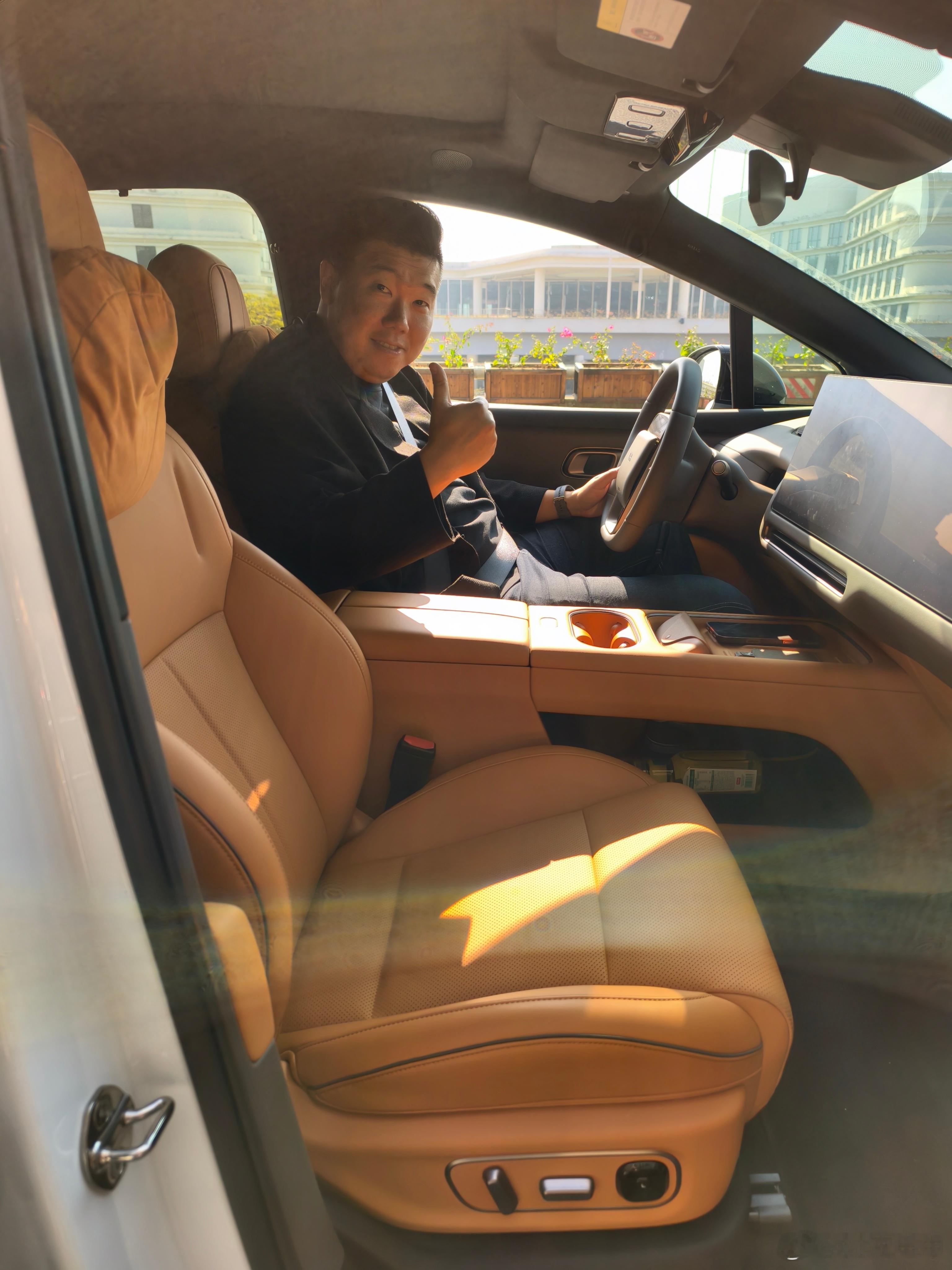 今天做的副驾，第一次感受理想i6，i6确实香量大管饱。突然想起一个刚有娃的同