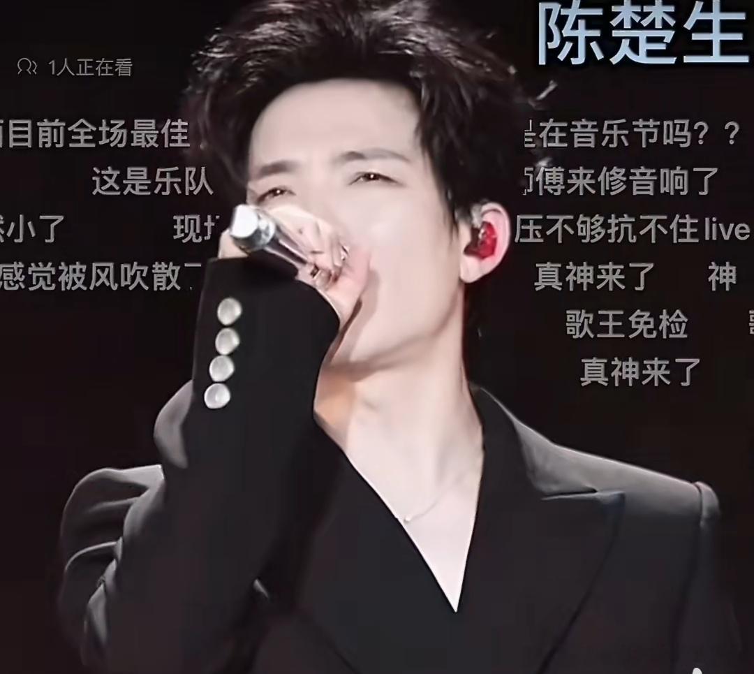 陈楚生庙堂之外《庙堂之外》作为电影《长安的荔枝》的片尾曲，原本就收获诸多音乐奖项