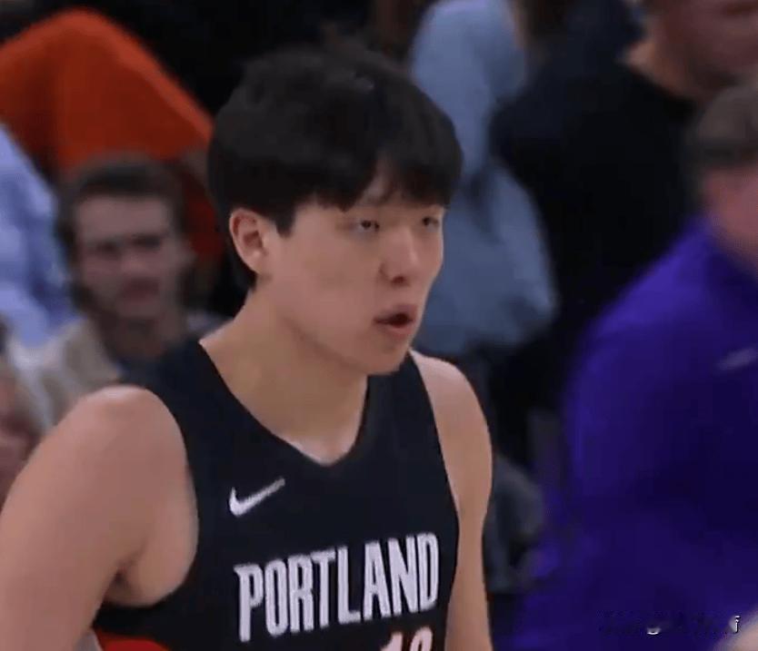 杨瀚森打得最好的一个半场，4分钟1中1得到2分，开拓者半场79比73反超爵士，但