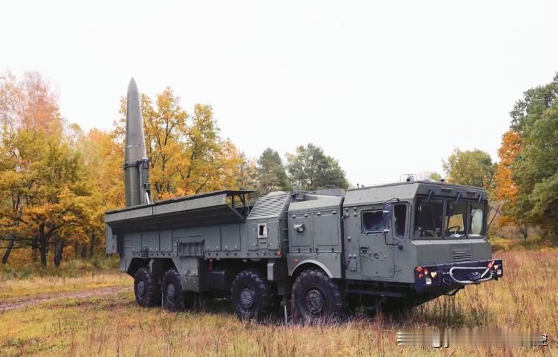 【俄军值班导弹打击乌军指挥所】在靠近库皮扬斯克市的奥特拉德诺耶村，俄军