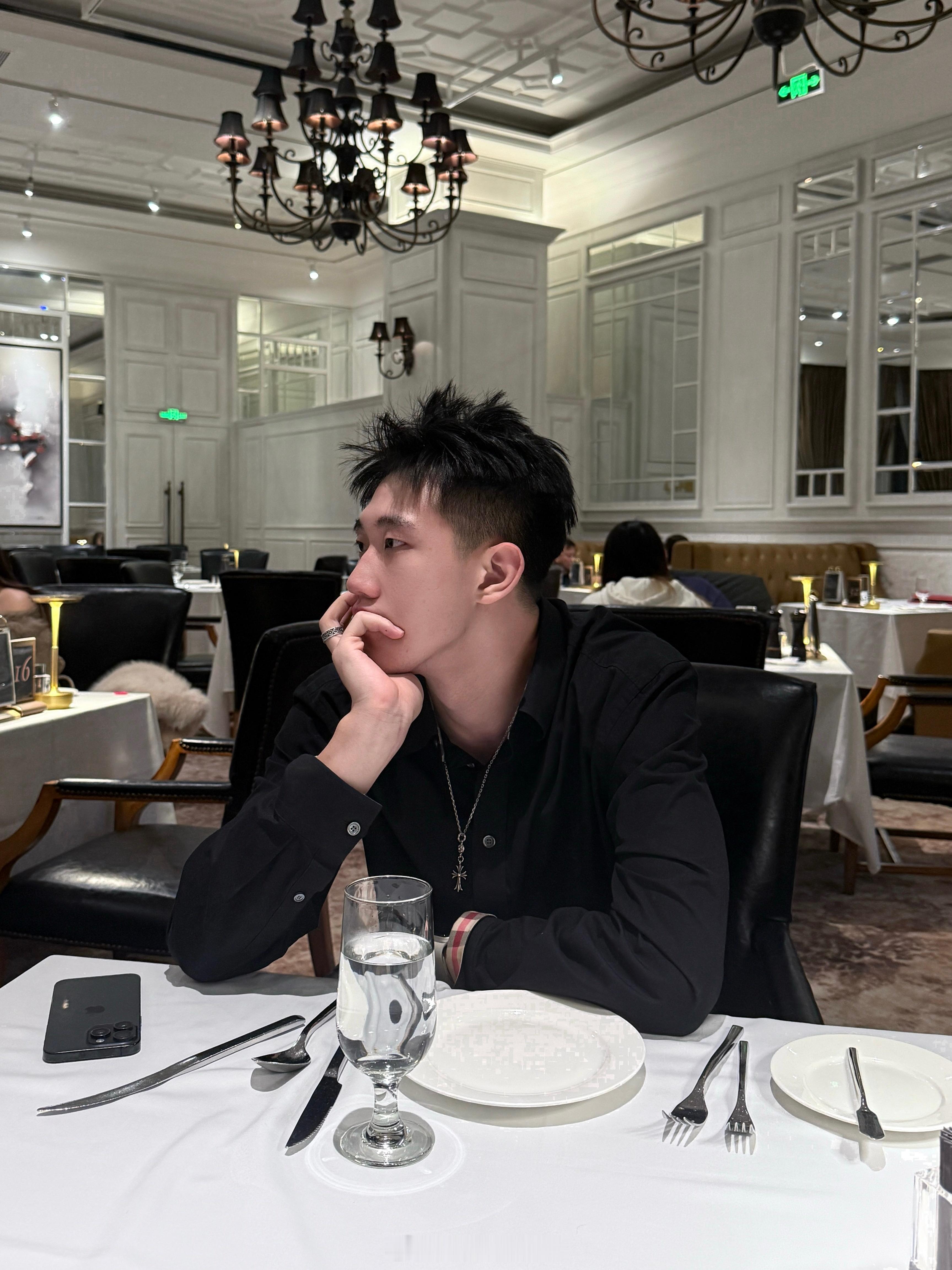 感觉我弟越来越帅了…190小头窄脸高鼻梁薄肌…我都没给他p图这个舒芙蕾好好