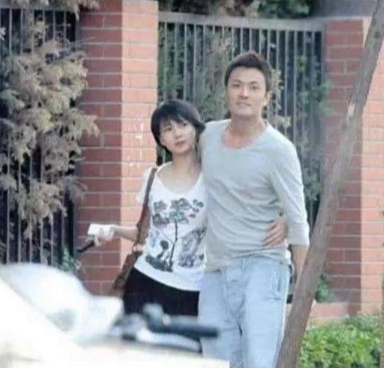 早年高圆圆跟于小伟处对象，岁月简直是猪饲料​​​