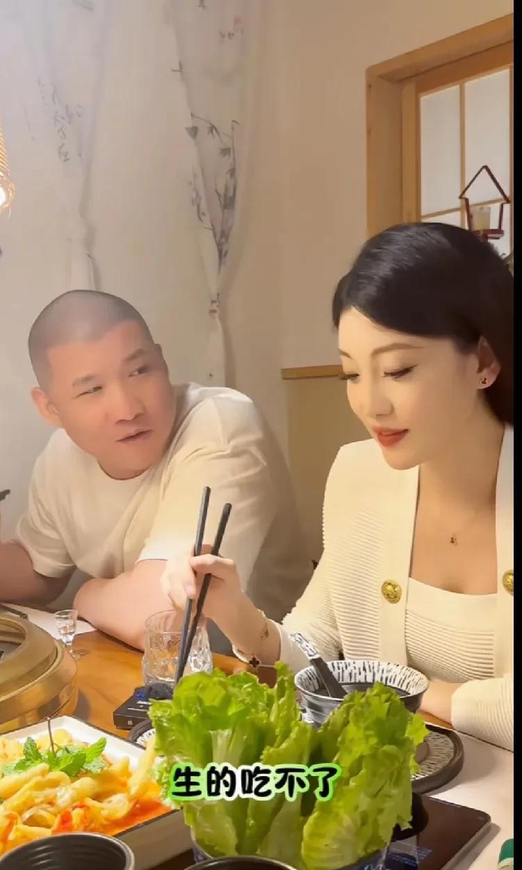“驴家一姐”桐桐离婚了？驴家二师兄阿宇展示“师妹”桐桐的朋友圈，调侃好久没跟她联