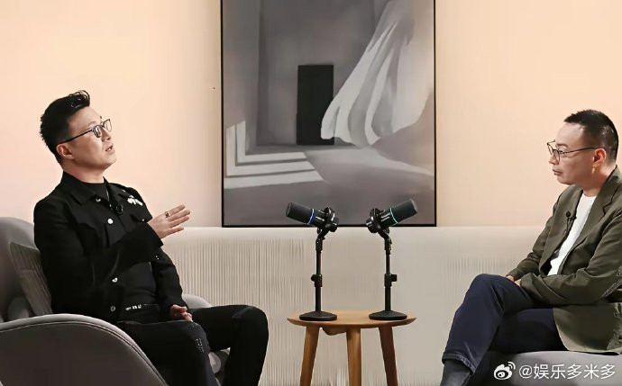 1.汪峰不在意外界对他的评价，他要是想谈恋爱了，动用钞能力，没有拿不下的。2.何