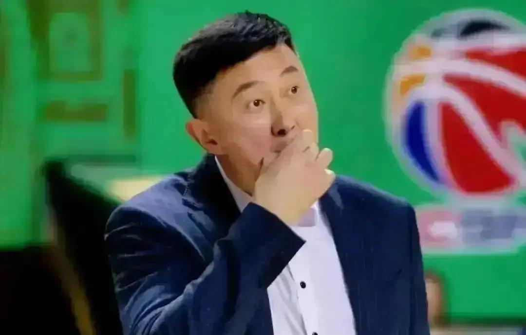 50万签2米25巨人，广东又捡漏他上赛季只打12分钟，帽掉2.1个球，效率