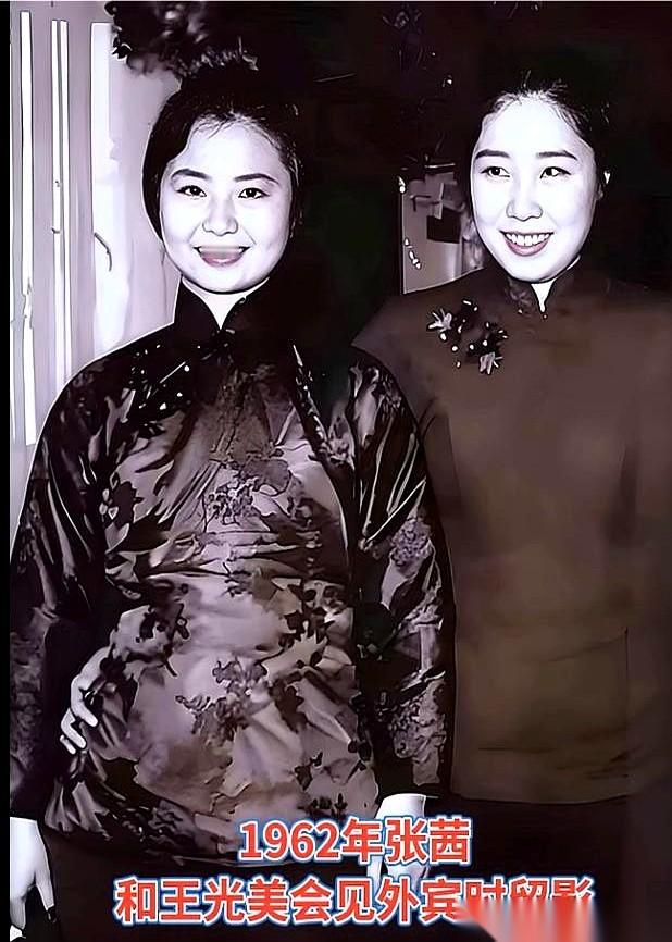 别跟我提什么名媛风、高级感了。看看这张60多年前的老照片，这才是真正...