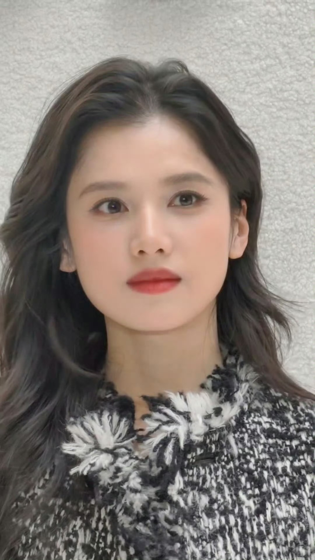 宋威龙张婧仪牵手舞台张婧仪生图好完美的一颗头颅