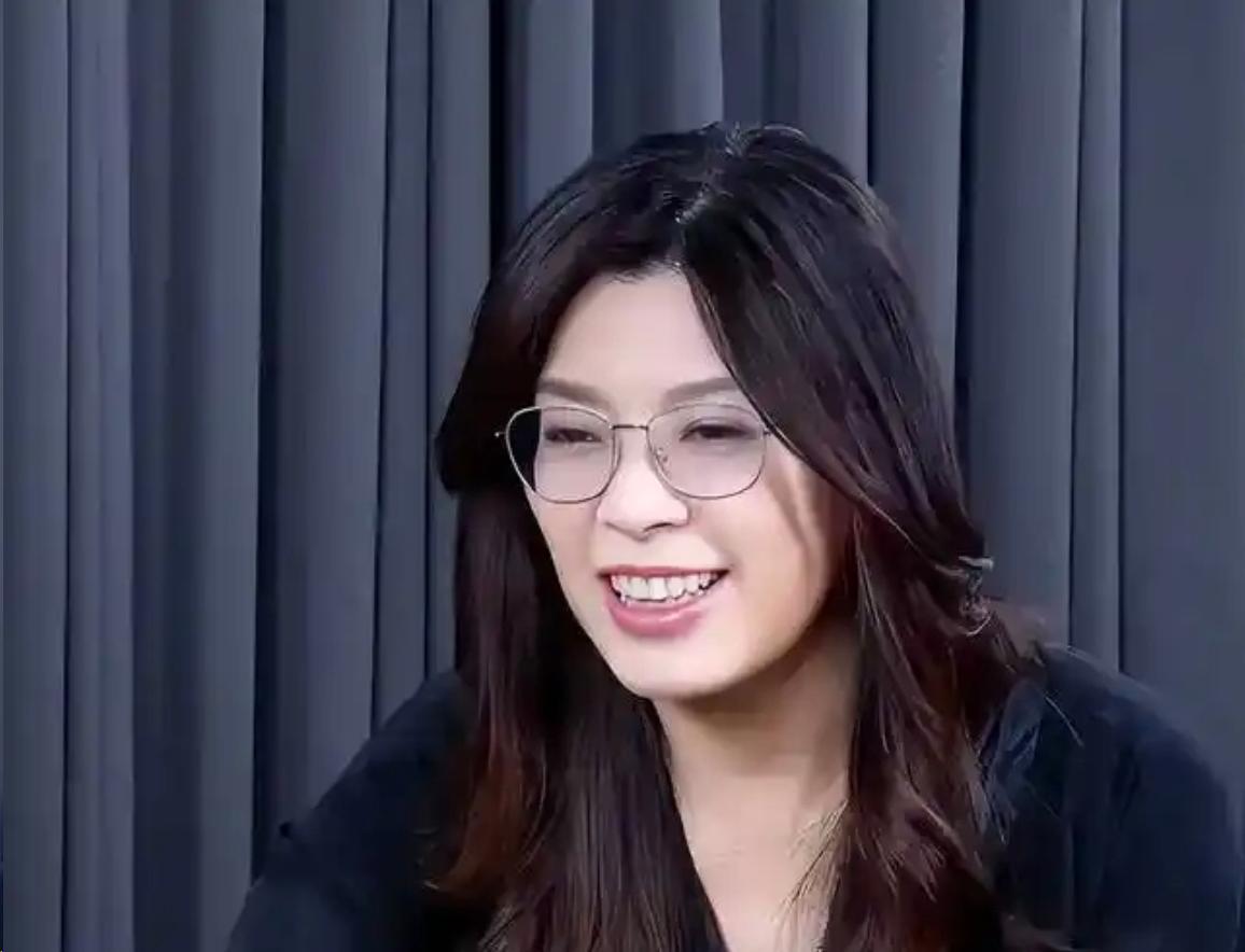 炸锅了，郑丽文真的官宣了。 她要向全世界证明，两岸根本不用走到那一步。 