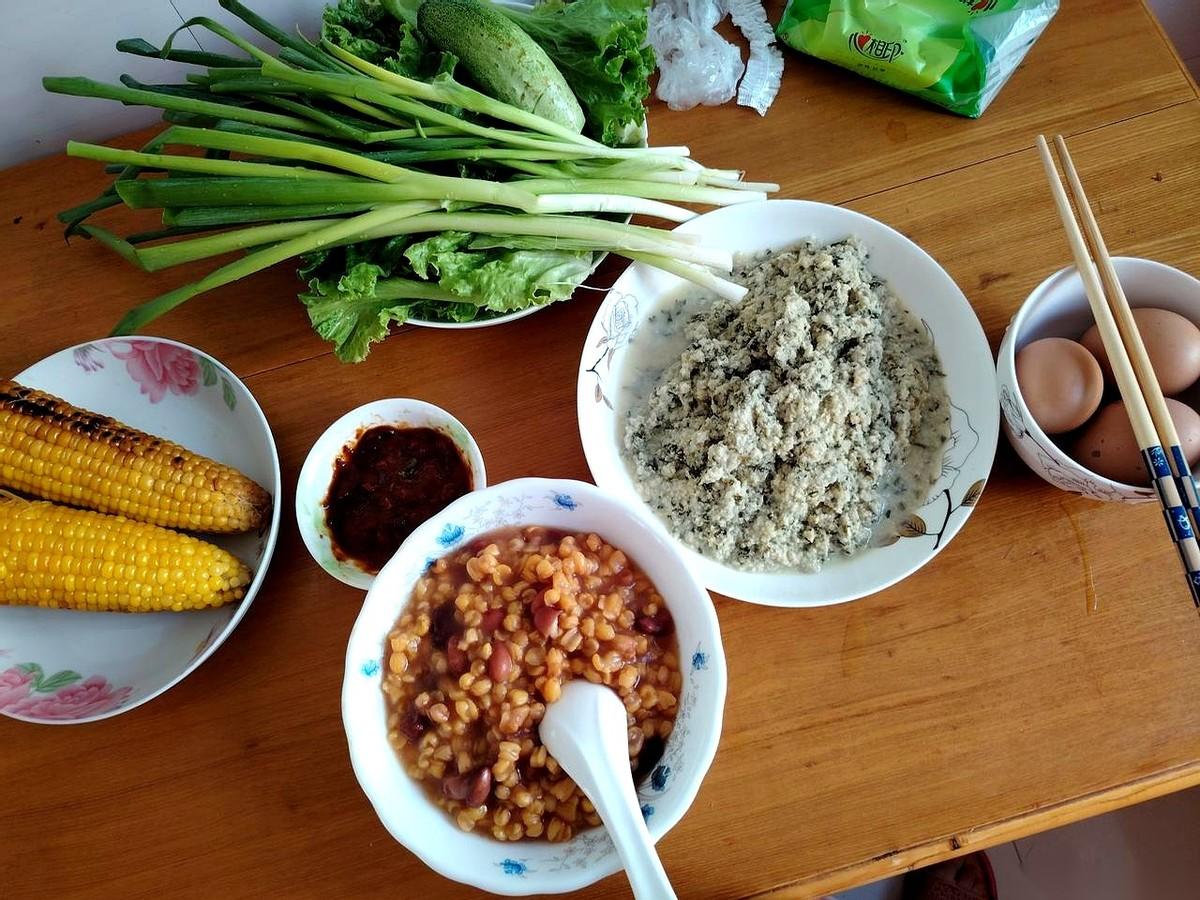 刷到一个帖子，说东北的面条怎么怎么样，差点没把我气笑。谁跟你说我们都吃那种粗面