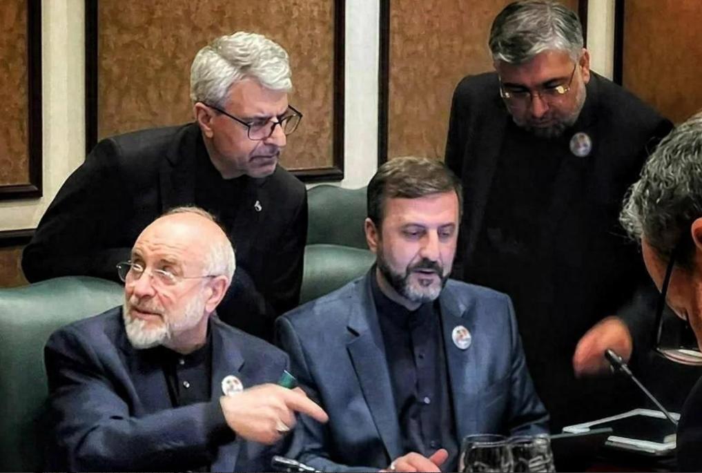 新加坡联合早报今天（4月15日）报道：“美国财政部长贝森特称，在中东战争期间，中