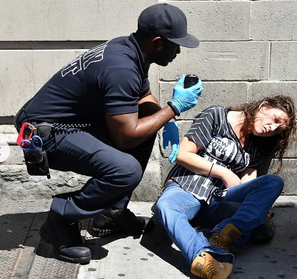 吸毒入刑，为啥说这事不能再等了？美国加拿大嚷嚷着“毒品去罪化”，结果呢？温哥