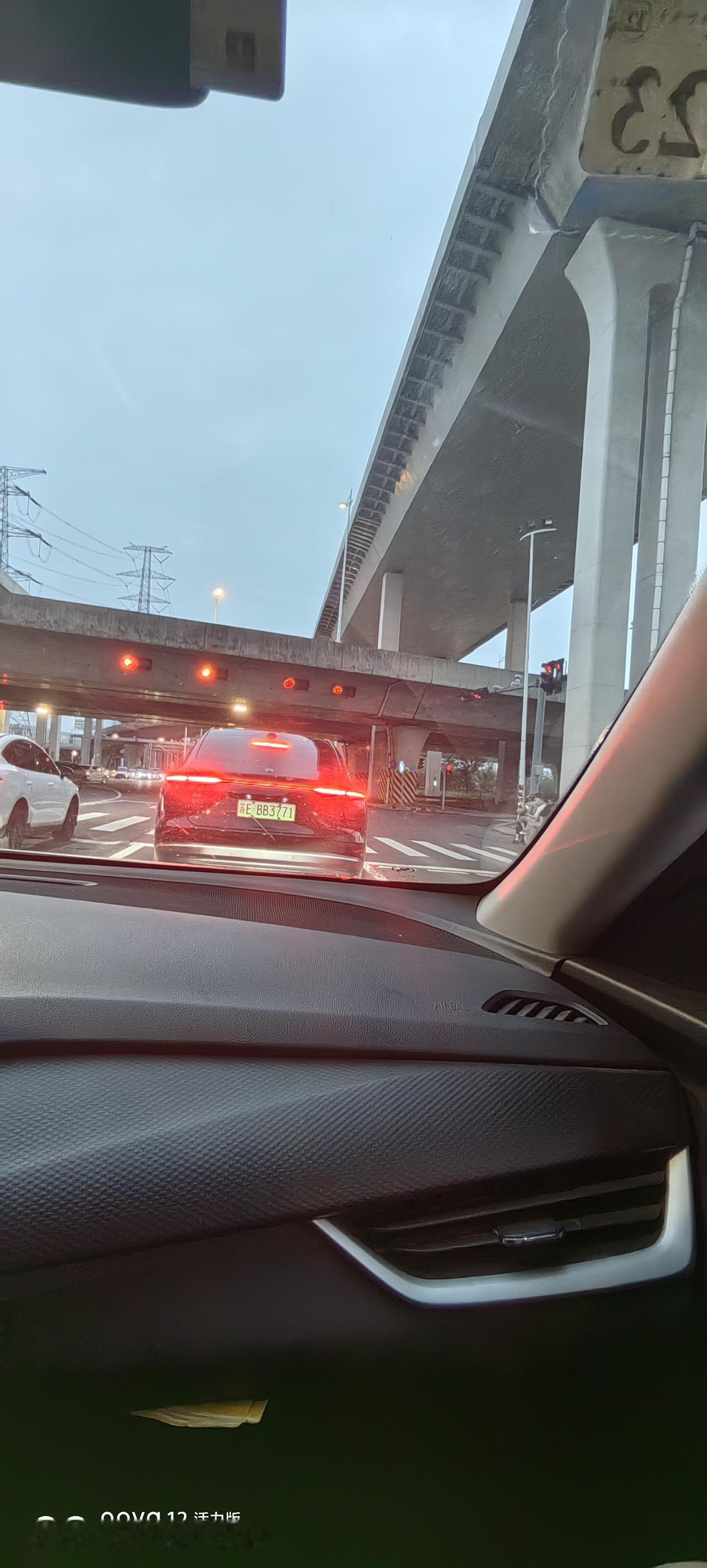 苏州返回上海晚上7点打网约车返回上海继续当厅长，这两天和亲家谈得甚欢，这次过来