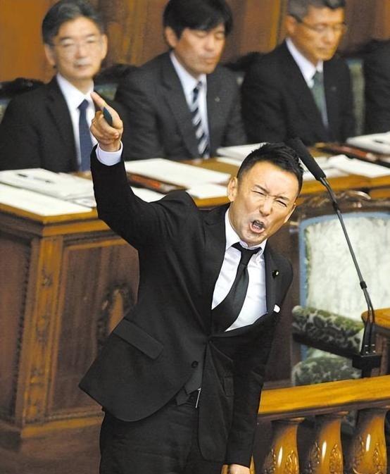 日本坐不住了！山本太郎在国会质问高市早苗：“就算不开战，只要两个月，从中国进不到