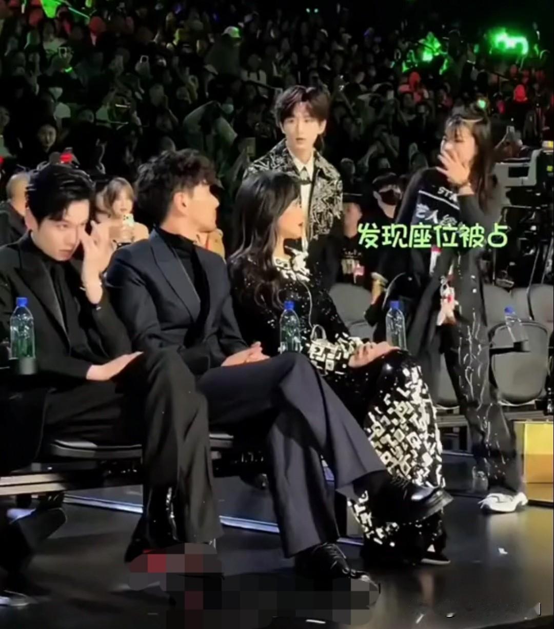 成毅大场面收放自如，一个踉跄，成功与宝强哥丝滑握手[捂脸哭][捂脸哭][捂脸哭]成毅真