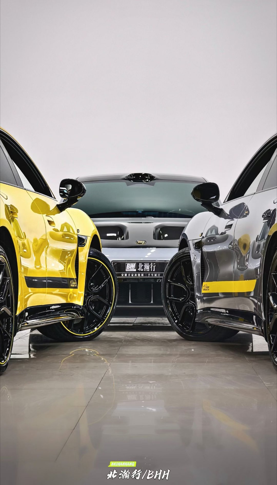 三台ultra了问一下：你们觉得挖孔的能比普通的贵多少外面改的话大概几千块