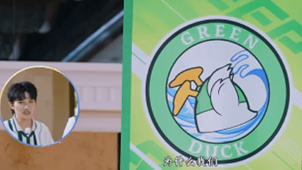 周深队的旗callback周深入水跑男这期队旗设计是会整活的！周深他们队是鸭子