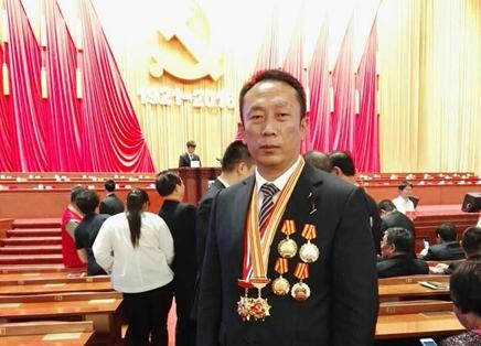 七百多位老人的“儿子”！从工地走出的道德模范黄久生黄久生，男，汉族，中共党