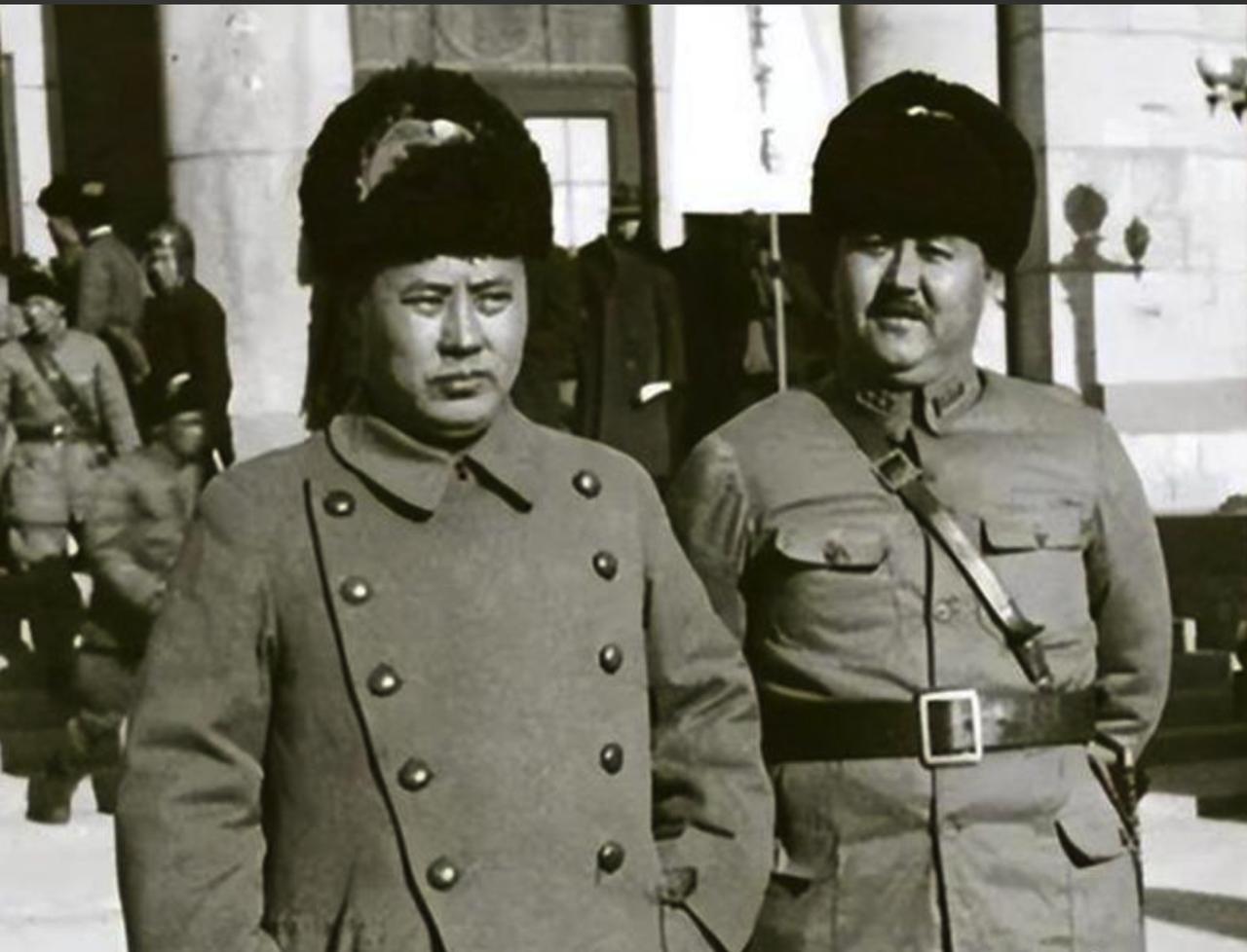 1970年，一名老汉手提机枪，进公安局，把枪放地上，对民警说：“别怕，我是土匪…