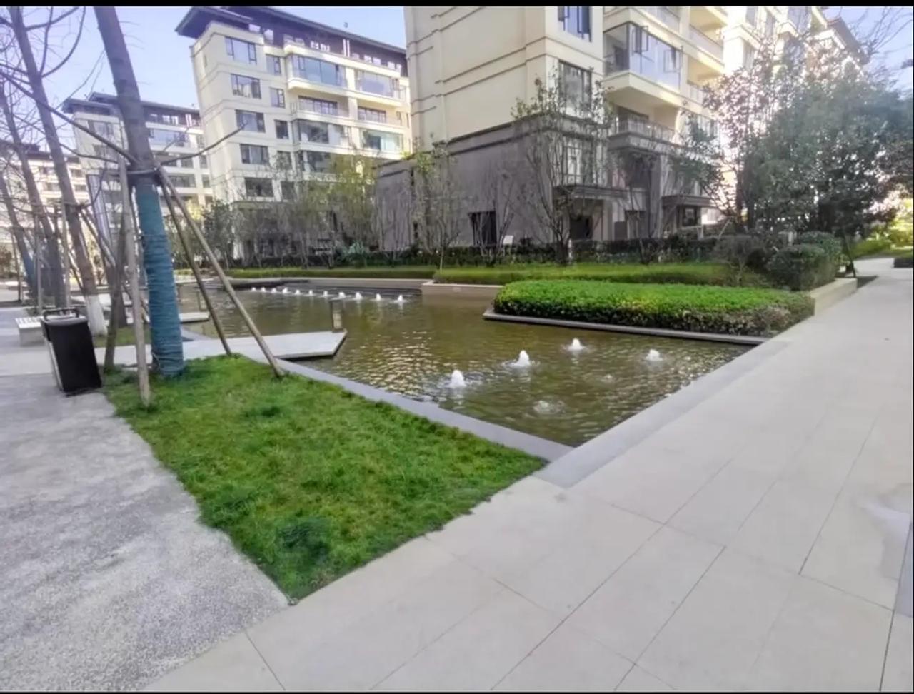 📍昆明网民向省委书记留言投诉：官渡区某小区物业多次断水断电、区别对待业主，官方
