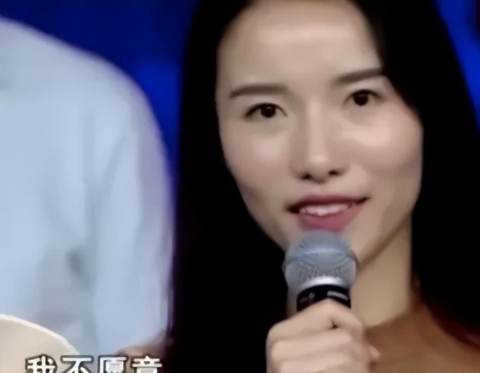湖北一男子，靠着扛煤气罐把养女供到博士。不曾想，女孩24岁那年，亲生父母