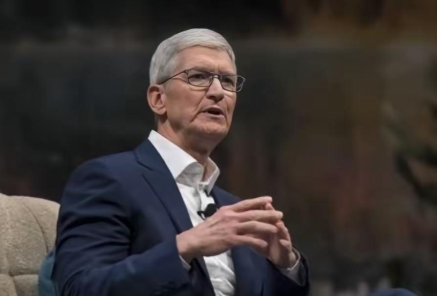 美国慌了？苹果CEO库克抛出惊人言论，振聋发聩！东方大国制造业的完备和深度，