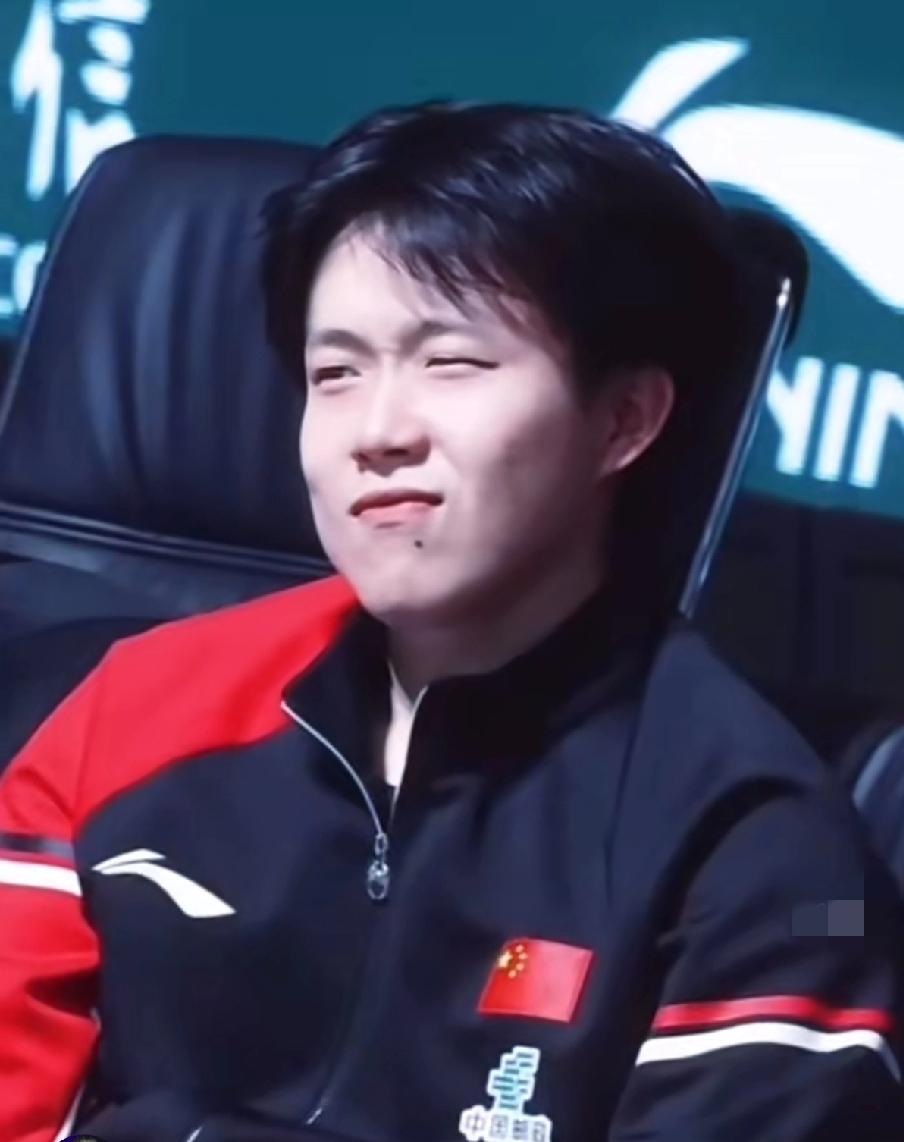 现在这个年代，连摆摊的老板都知道谁火。一个卖糖人的摊主，就是因为做王楚钦的