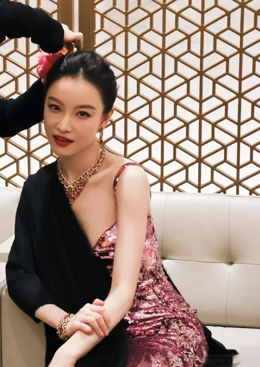 倪妮，你快闭嘴吧！倪妮在一次媒体采访中说，自己不算美女，被导演看中是因为，自