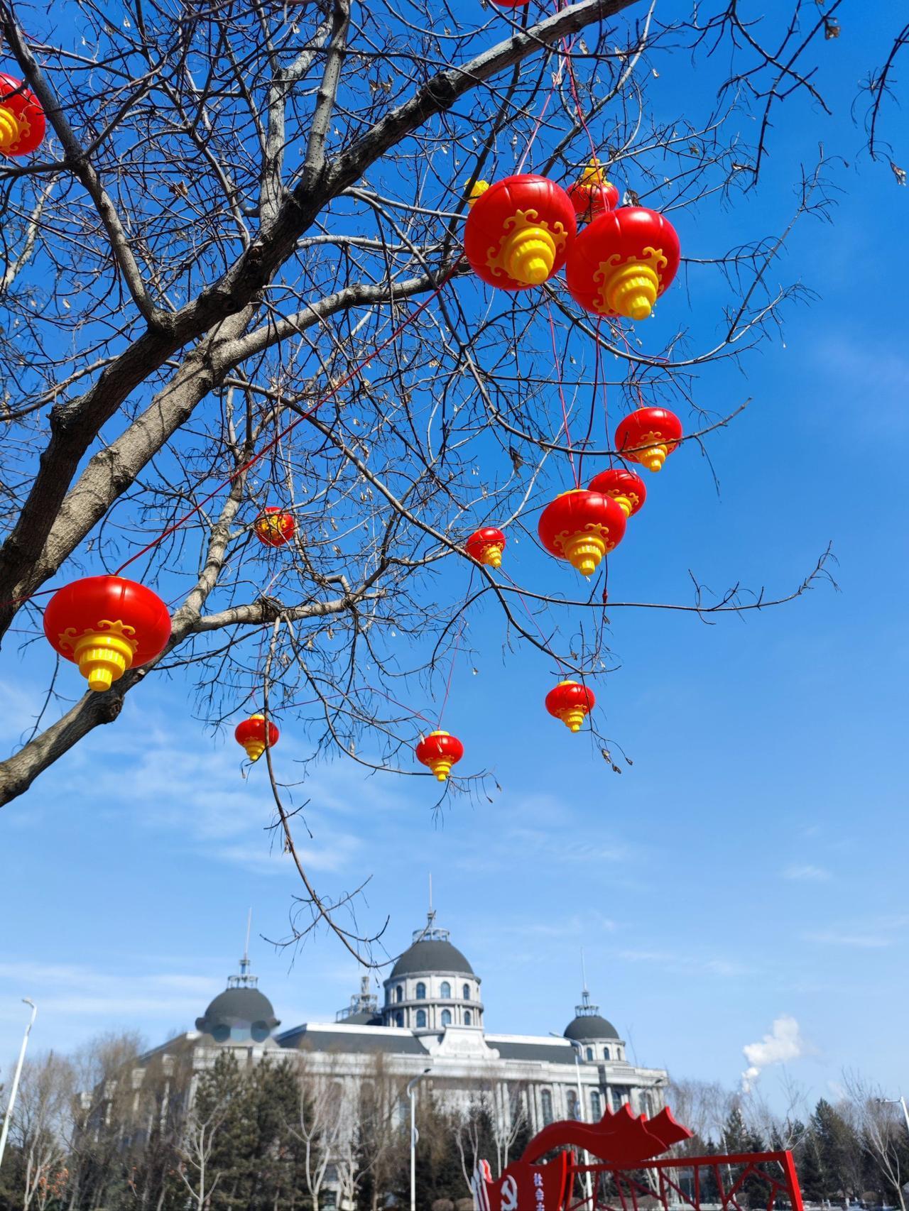 活到这年纪才慢慢发现，这世上就没有谁的人生是一帆风顺的。每个人的日子里，都装着不