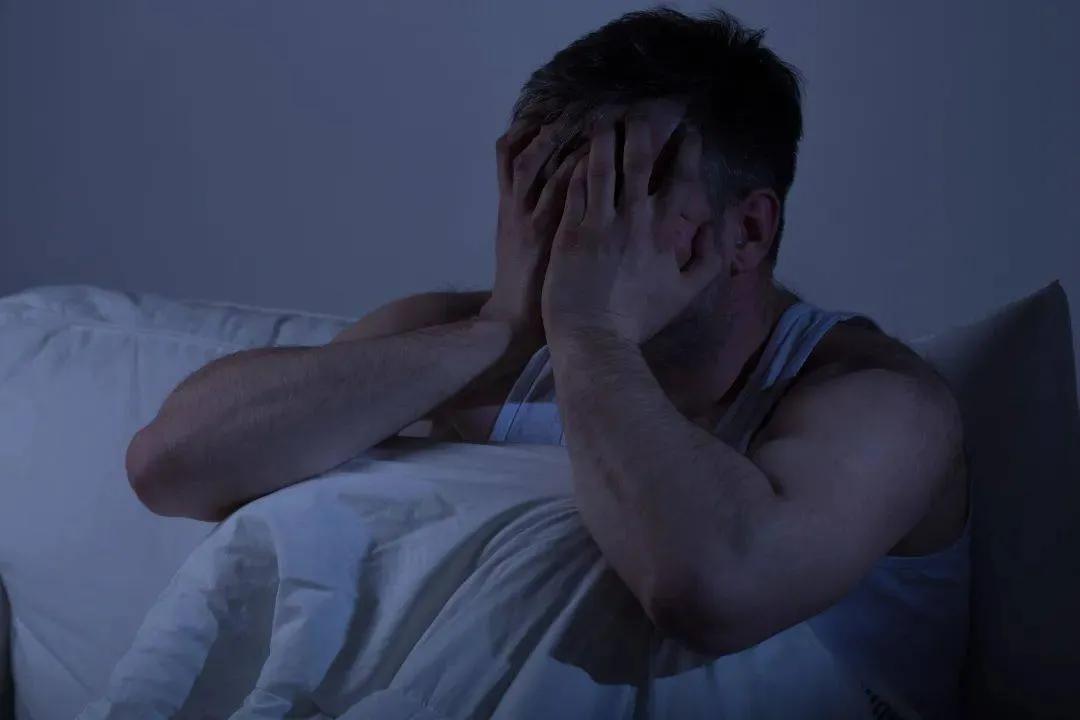 发现一个睡眠新方式，让你每晚都能自然入睡，晨起精神饱满！最近和几位朋友聊天，