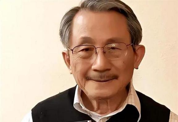 1988年，中国核武专家张宪义携带机密叛逃美国，时隔28年后，他公开为自己的行为