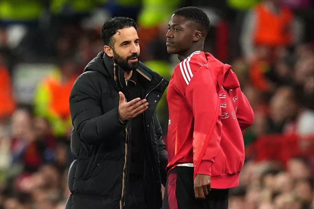 【阿莫林妙语】曼联主帅阿莫林，在谈到梅努在俱乐部的前景时，给出这样的回复：“他在