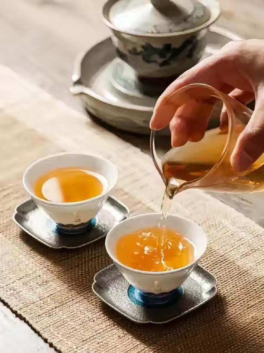说实话，我们这一生，没有人能一直顺风顺水。人在低谷时，别急着翻盘。谁都有熬