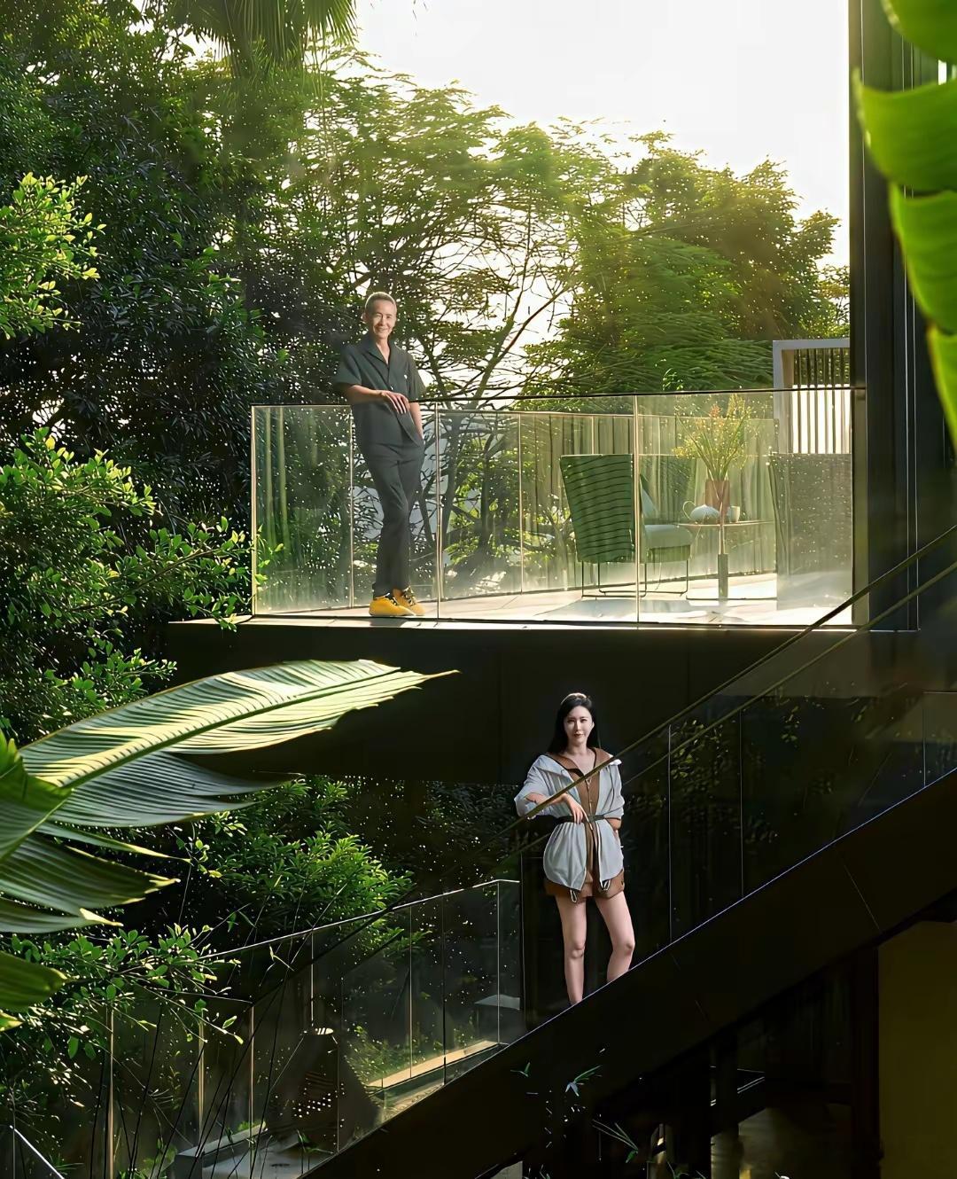 王石与田朴珺的家，位于深圳大鹏湾海岸度假别墅区。这是王石之前一家人住了20年的老