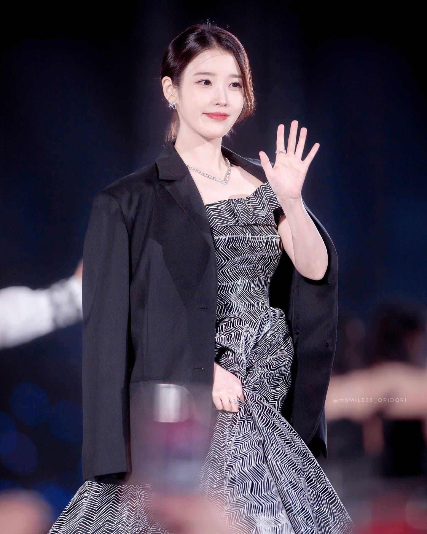 IU🌸IU李知恩AAA2025年度演员大赏251206IU参加AAA颁