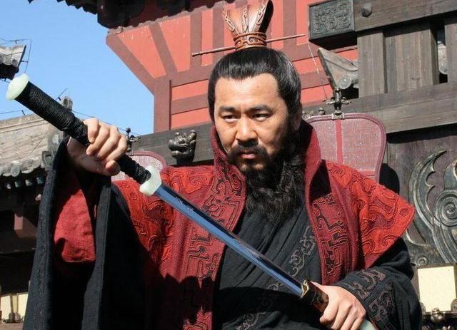 郭嘉：主公，您此番东征刘备，后方空虚，若袁绍来袭……曹操：（笑）袁绍此人，志大