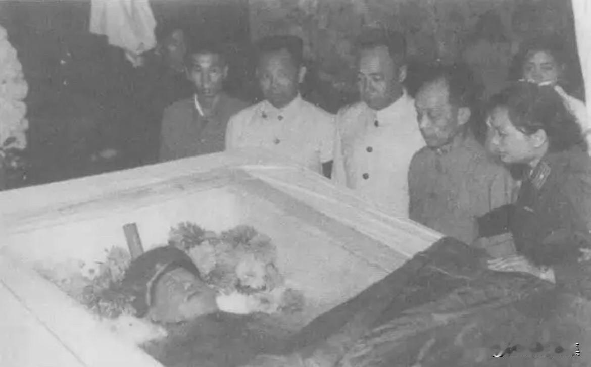 1960年7月1日，开国上将贺炳炎在成都因病逝世，年仅47岁，成为开国上将中最早