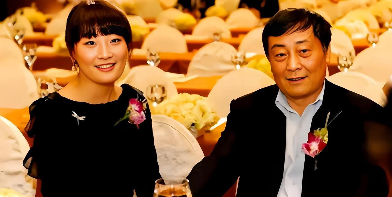 这是基因劈了腿，还是游泳走错道儿，宗婕莉为啥不像爹呢？宗庆后的妹妹宗蕊被亲妈王