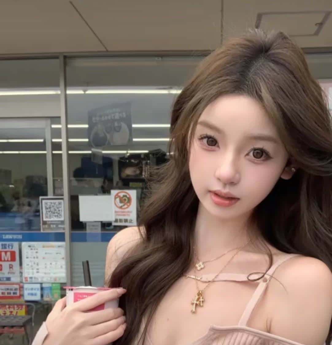 发现没有？一年了王思聪还没有换女朋友，女朋友懒懒有着富豪男人们最喜欢的幼态脸