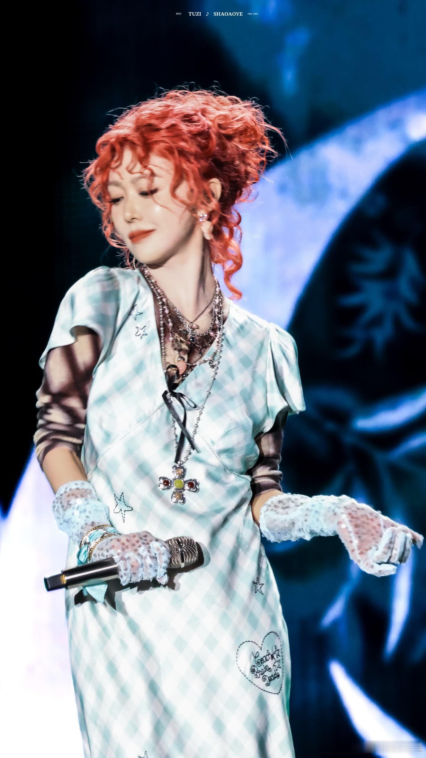 薛凯琪小美人鱼薛凯琪限定粉发薛凯琪好像一条小美人鱼🧜♀️，限定粉发好漂亮哇哦