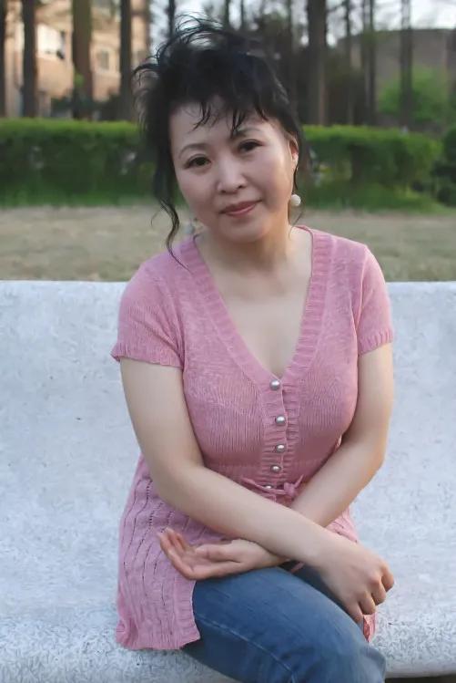 人过74岁，老伴就在身边，却觉得日子过不下去了？我家楼下张叔和李婶，今年都