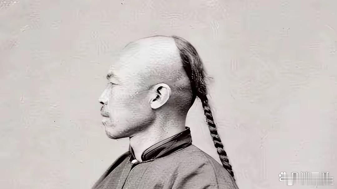 看来满清服饰和发型被影视剧美化了几百倍不止啊