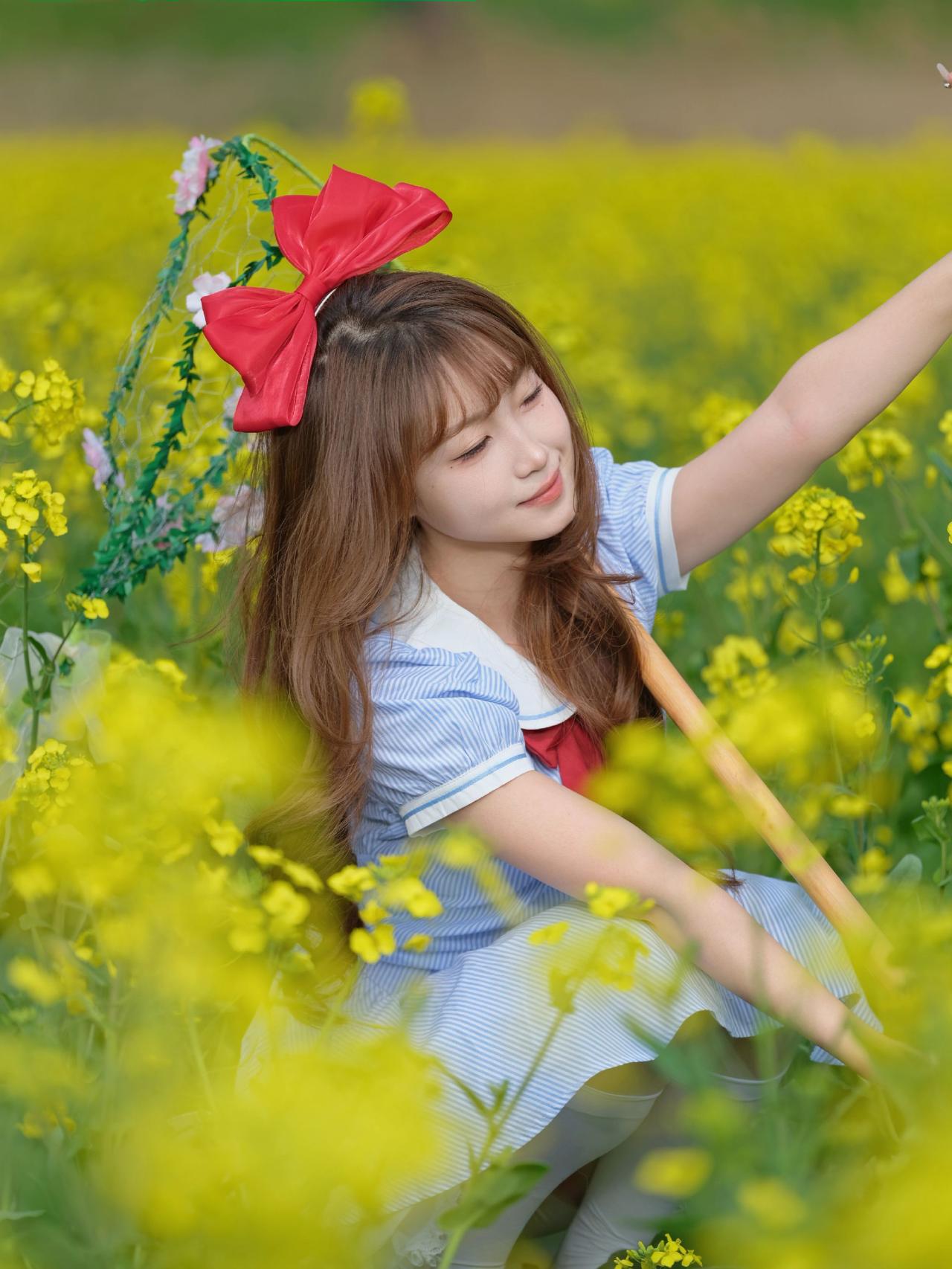 油菜花田包出片的油菜花拍照姿势花田学妹花海拍照摄影约拍