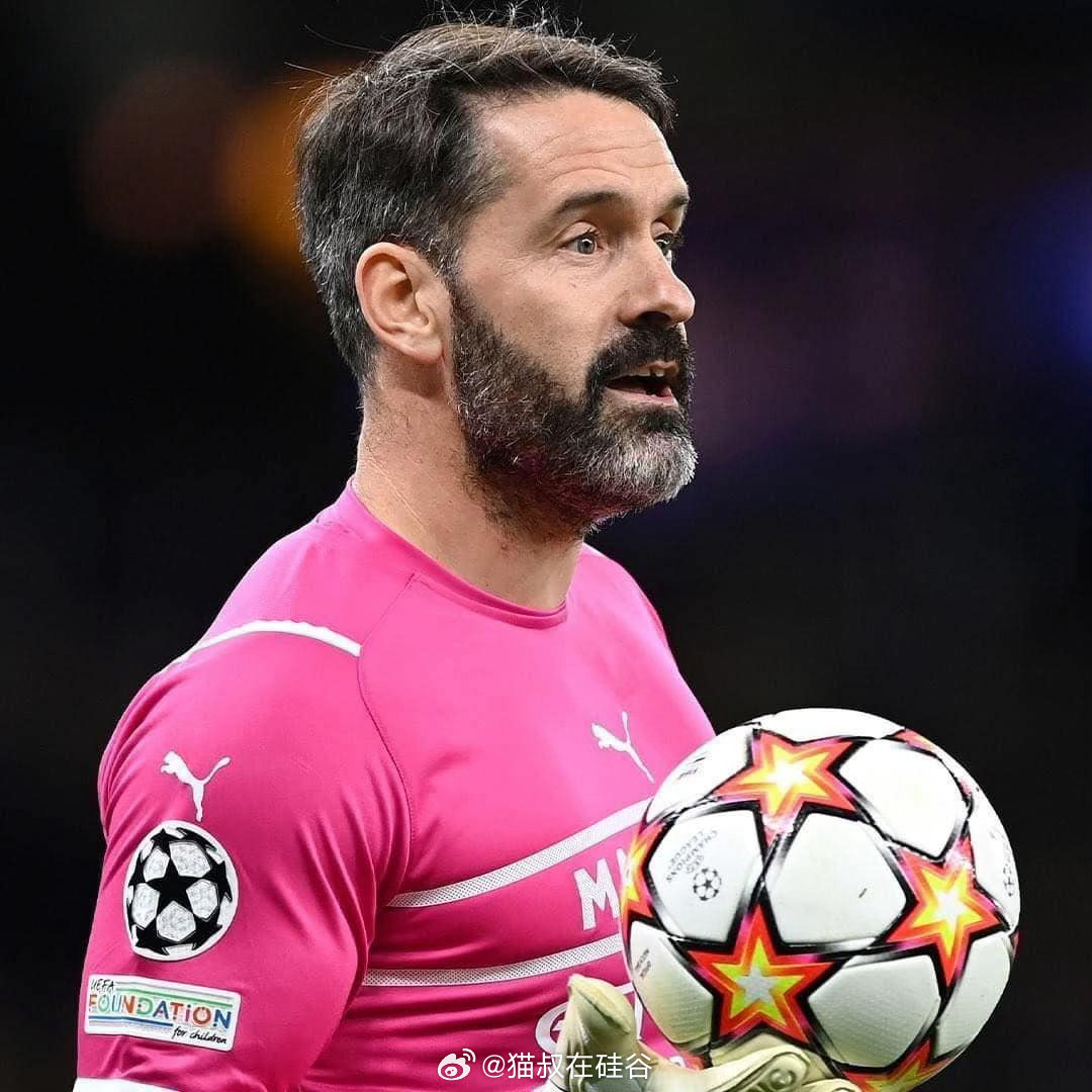 豪门的三门40岁的斯科特·卡森，这位刚刚退役的前曼城门将，在效力曼城的六个赛季里