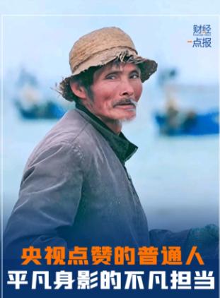 1986年，广西北海涠洲岛，一名33岁男子，看着岸边躺着的一排排船员尸体，和被台