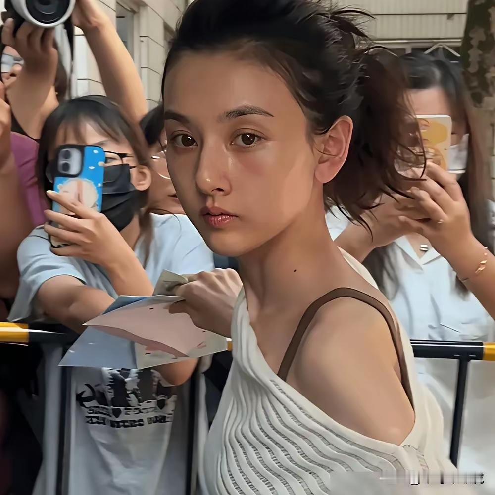 宋祖儿离开美颜滤镜普通的和路人没有任何差别
