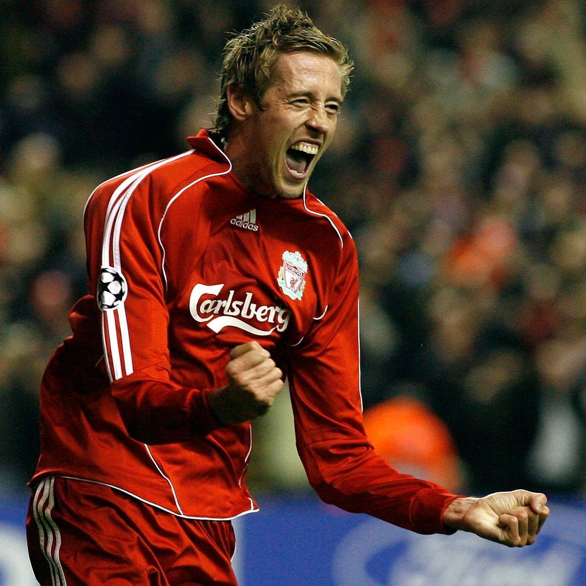 克劳奇：2005年刚加盟利物浦时，第一周我是住在酒店的，当时我喜欢上了一个看起来