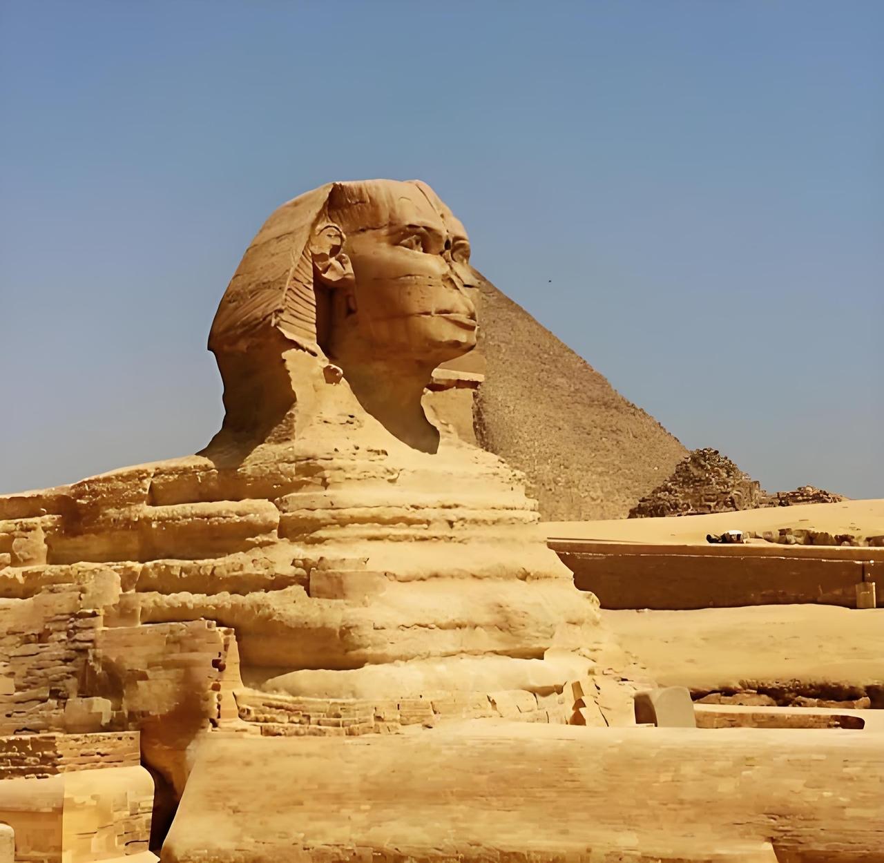 金字塔建造之谜：千年巨石下的文明密码在埃及沙漠的烈日下，金字塔静静矗立了四