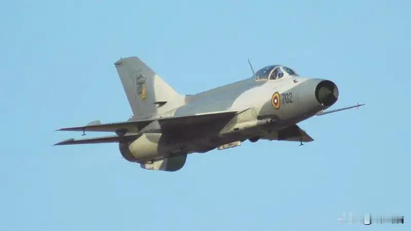 前一阵“枭龙”飞到阿塞拜疆首都机场，虽说是演习，但也坐实了46亿美元的大单。加上